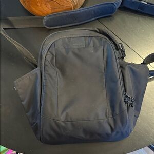 Pacsafe Metrosafe Ls Crossbody